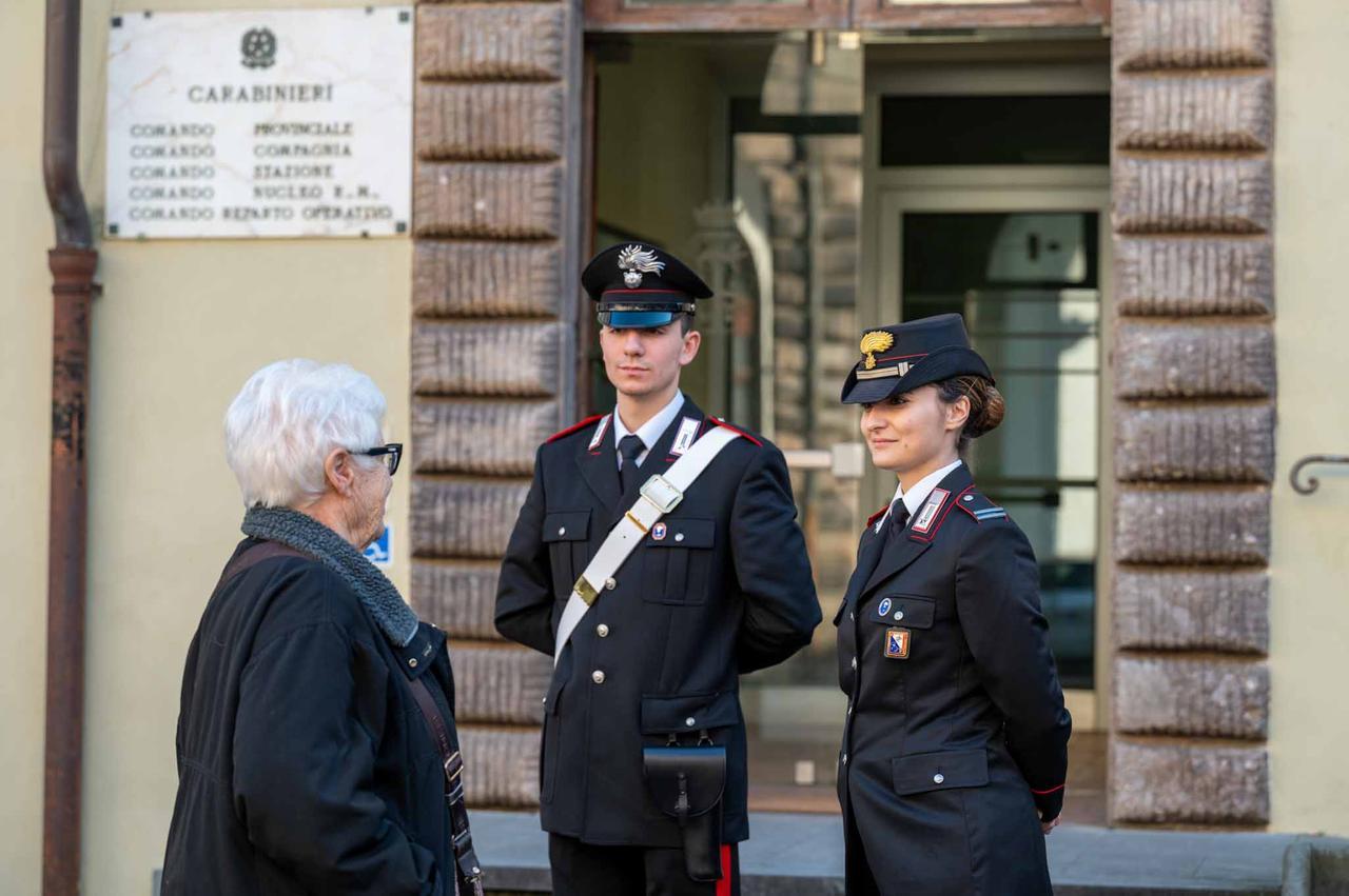 Lucca, anziana sventa truffa del finto incidente: due denunciati