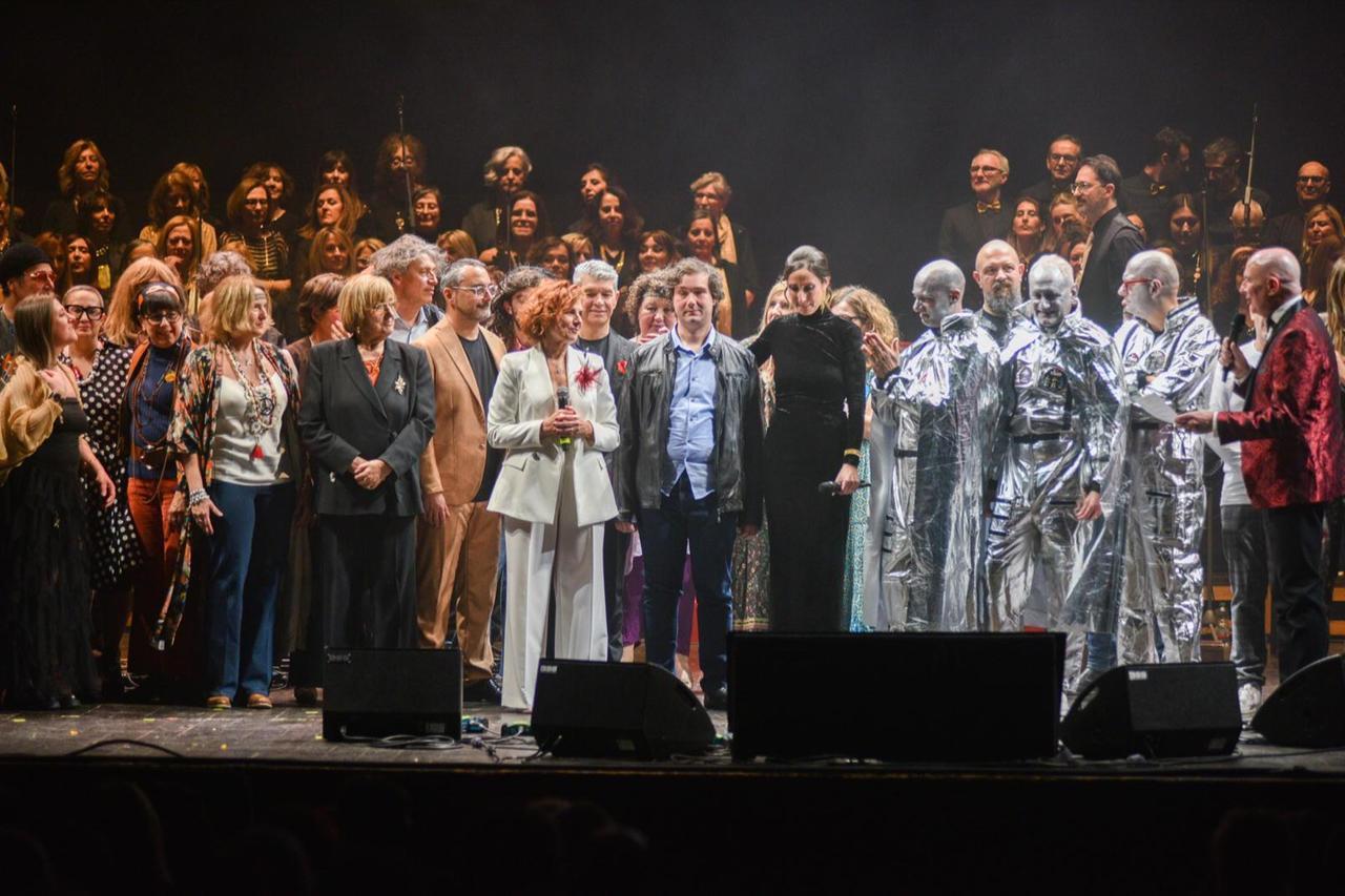 Livorno, Carlo Conti saluta il nostro festival del sold out: vince Sabrina Orsolini