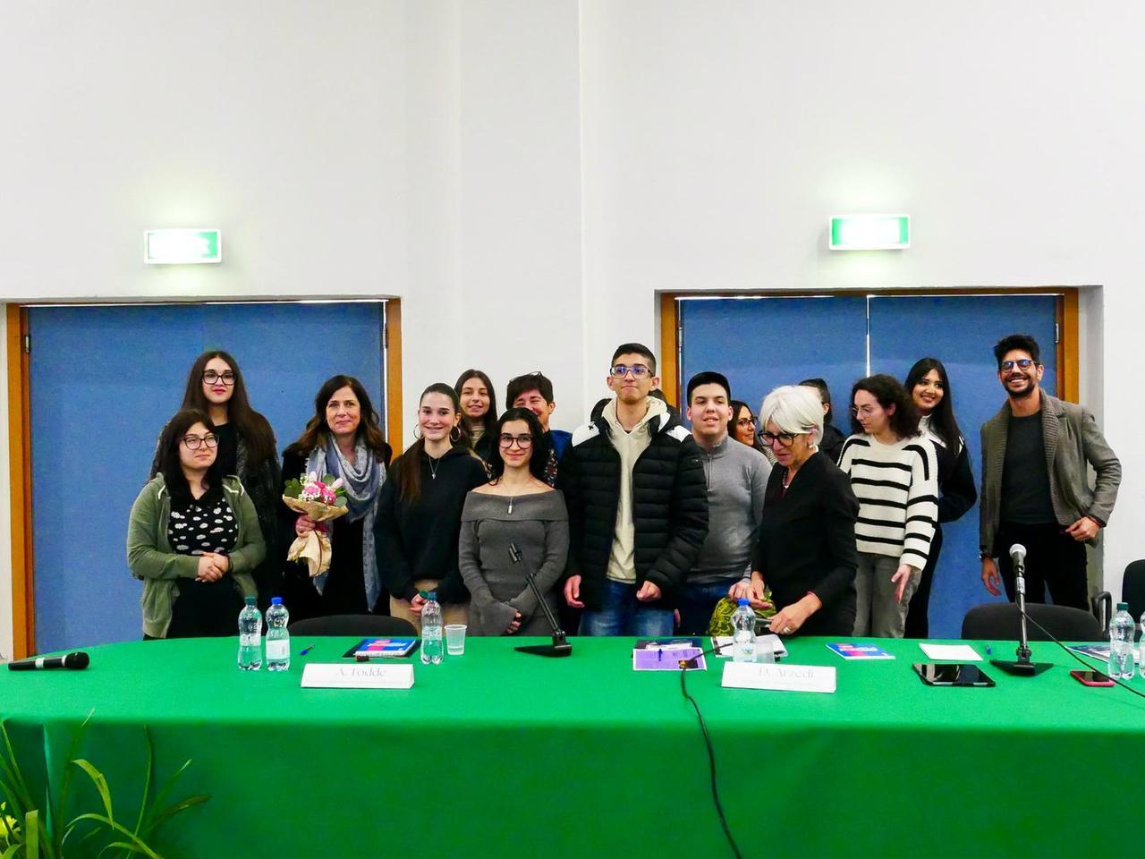 Dispersione scolastica e cervelli in fuga: cosa ha detto la presidente Todde agli studenti