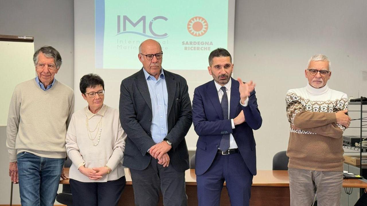 L'assessore Giuseppe Meloni e alla sua destra il presidente Augusto Navone 