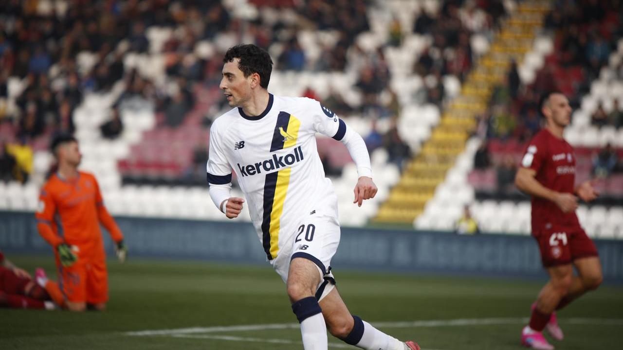 Caso, mattatore del match, dopo il gol del vantaggio