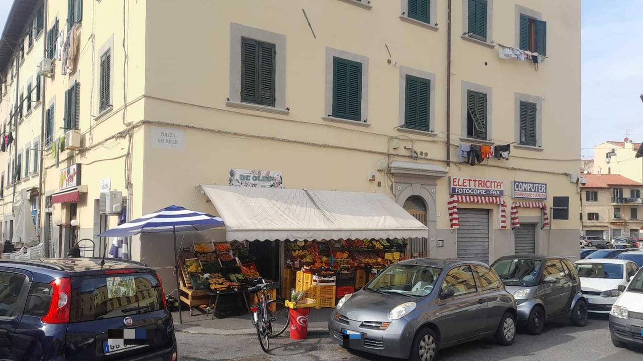 Il negozio di ortofrutta dove è stato arrestato il titolare, in piazza dei Mille