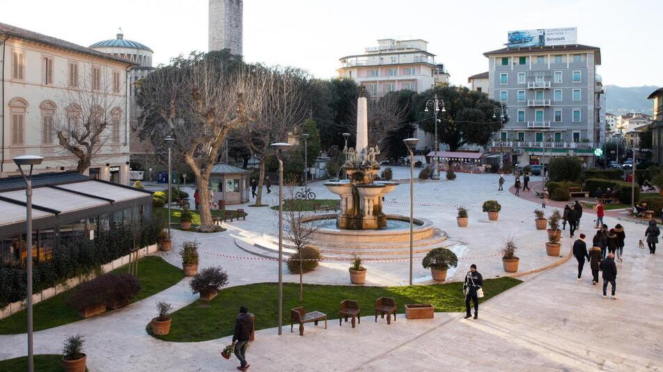 Montecatini, a marzo la pulizia del travertino in piazza del Popolo