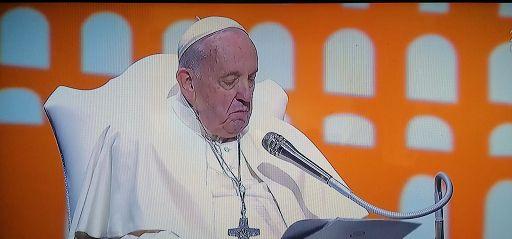 Sempre gravi le condizioni del Papa: «Anche stamani ha avuto bisogno di ossigeno»