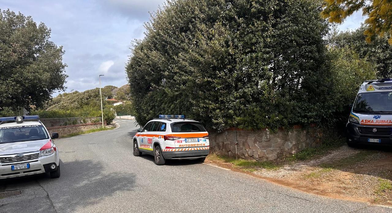 
	I soccorritori sul posto insieme alla municipale

