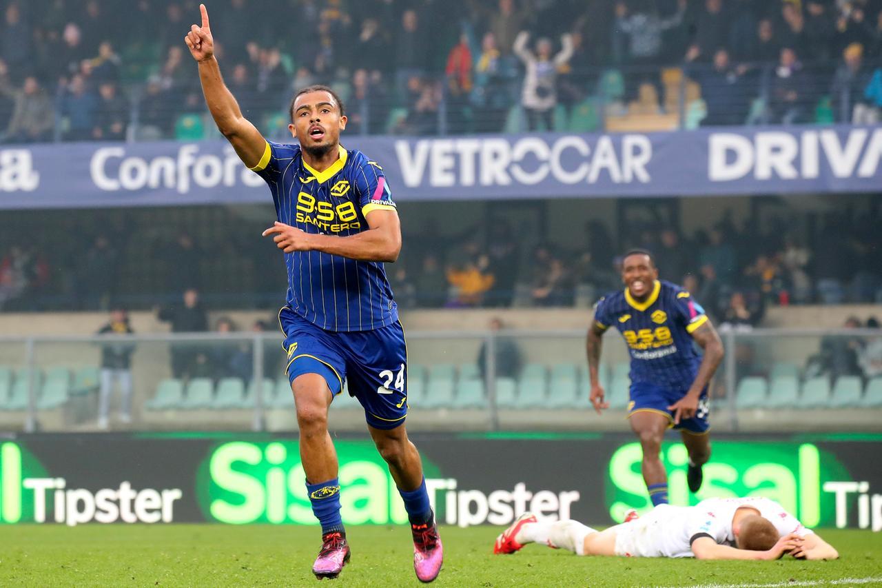 Fiorentina, ora è crisi: a Verona il ko arriva nel recupero