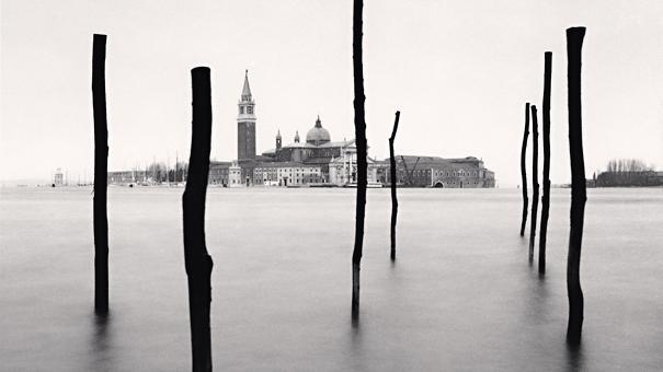 Il fascino senza tempo di Venezia nelle fotografie di Michael Kenna