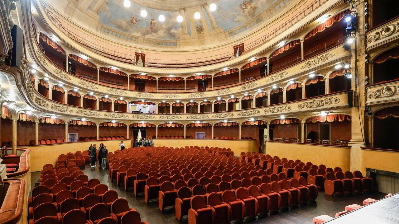 Il teatro Storchi di Modena riapre le porte all'evento sedici anni dopo
