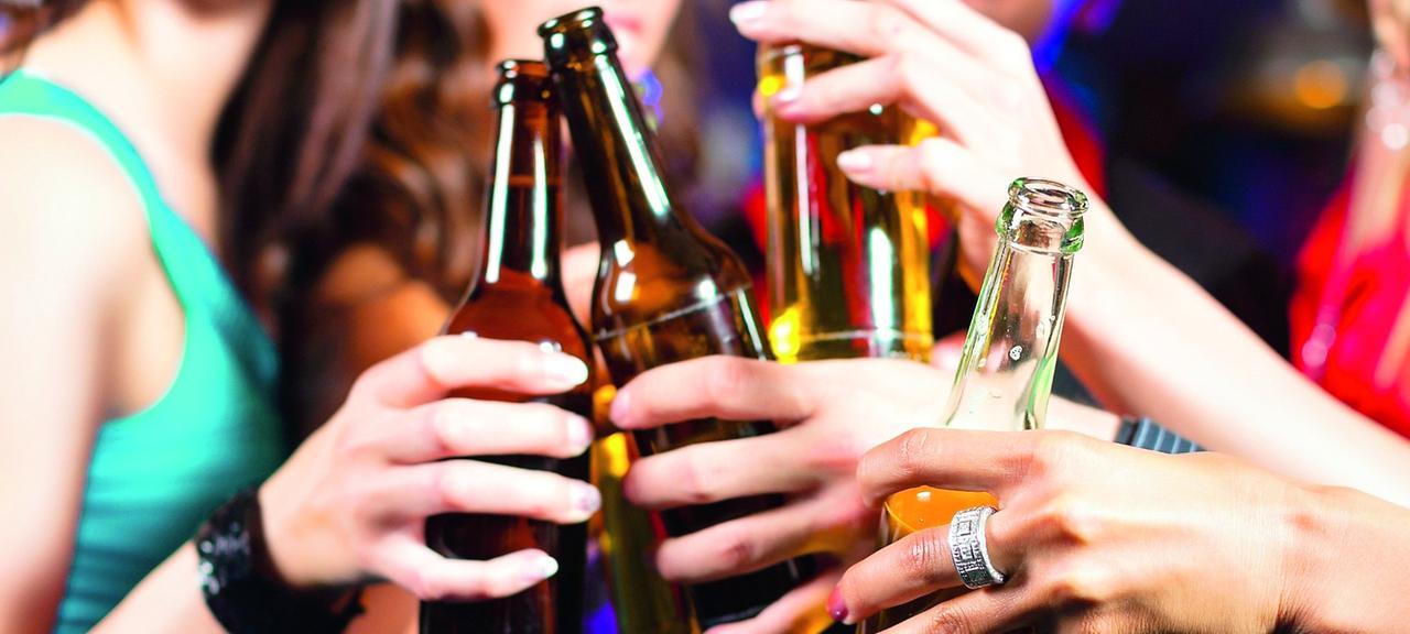 Allarme alcol tra le adolescenti toscane, il 28% delle 15enni già ubriaco almeno due volte