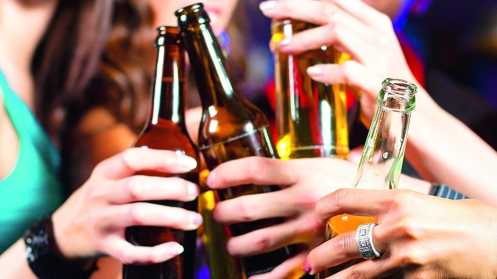 Allarme alcol tra le adolescenti toscane, il 28% delle 15enni già ubriaco almeno due volte