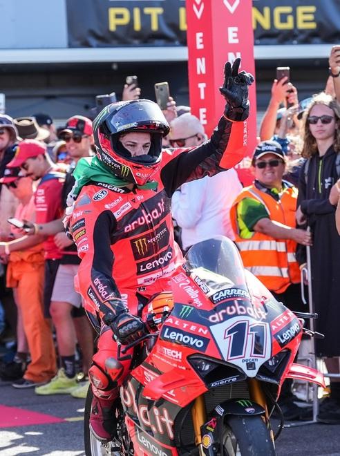 Nicolò Bulega re d’Australia: dopo Gara 1 vince anche Superpole e Gara 2