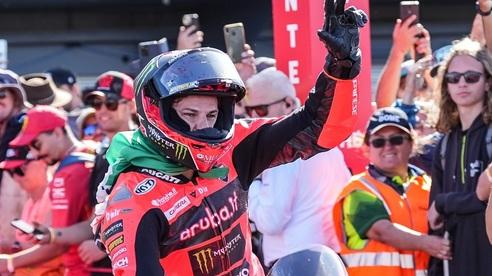 Nicolò Bulega re d’Australia: dopo Gara 1 vince anche Superpole e Gara 2