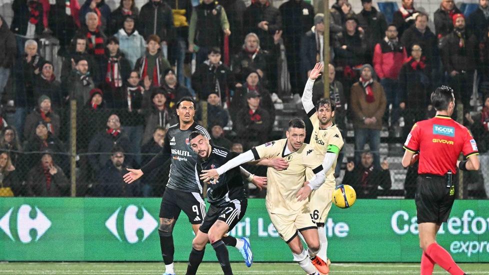 Lucchese, un punto d'oro in un momento difficile