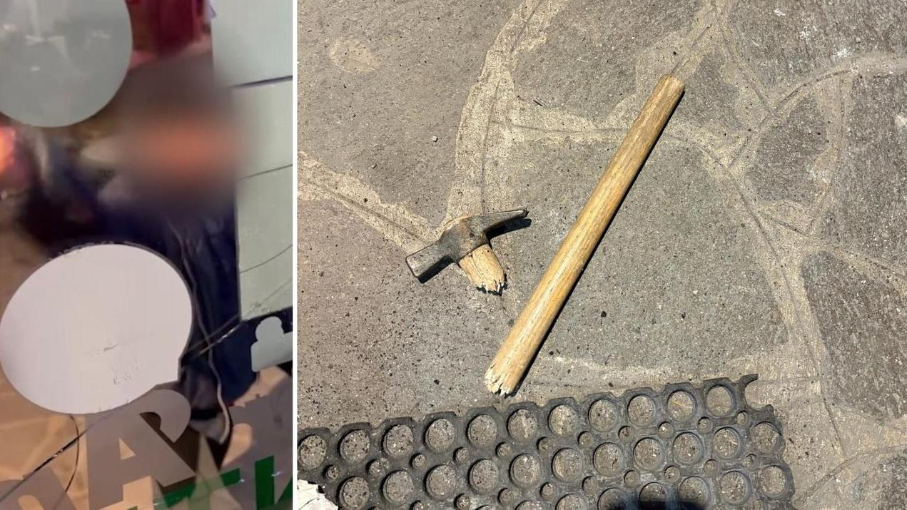 Il 30enne tunisino e il martello usato per la prima aggressione