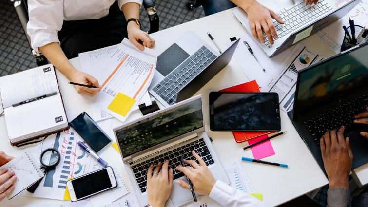 Il burn-out da lavoro è un’emergenza: un dipendente su tre ha sintomi di esaurimento e stress