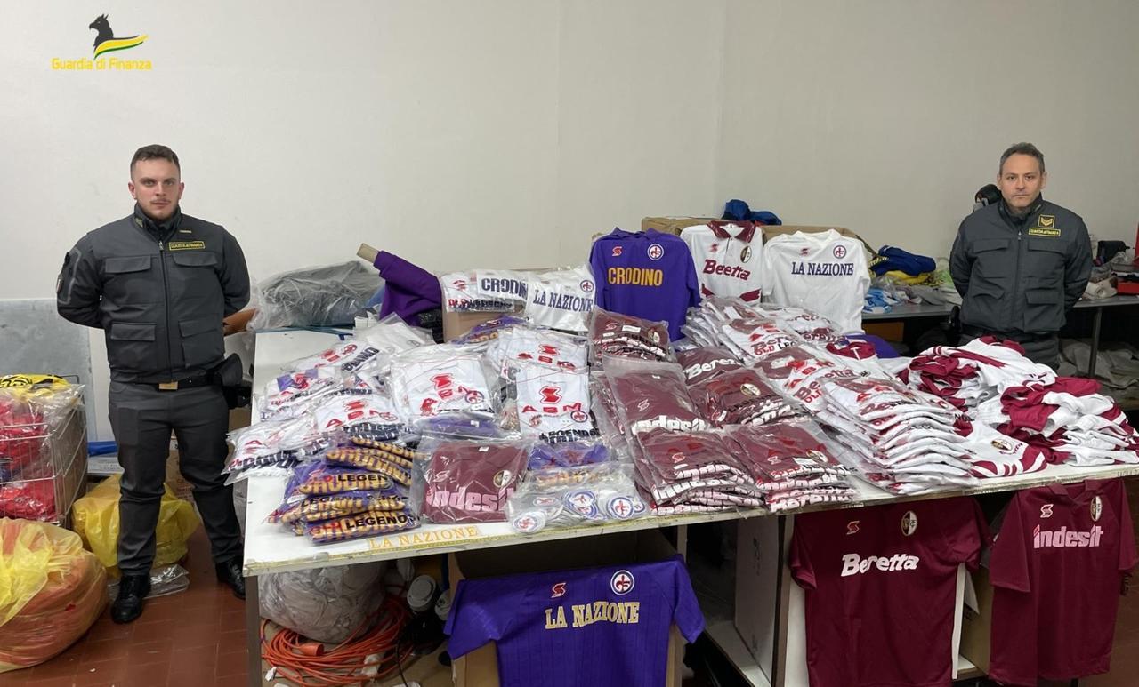 
	Le maglie di Torino e Fiorentina sequestrate

