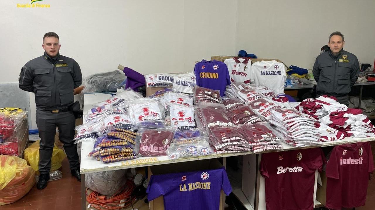 Le maglie di Torino e Fiorentina sequestrate