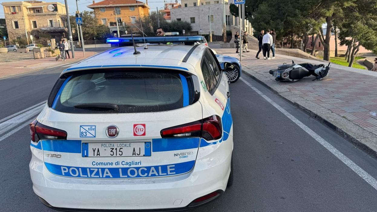 Non si fermano all’alt e si avventano sulla polizia, nei guai due 18enni