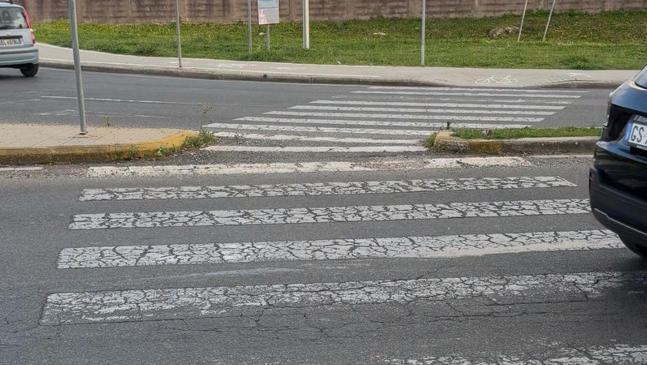 Donna investita sulle strisce a Sassari
