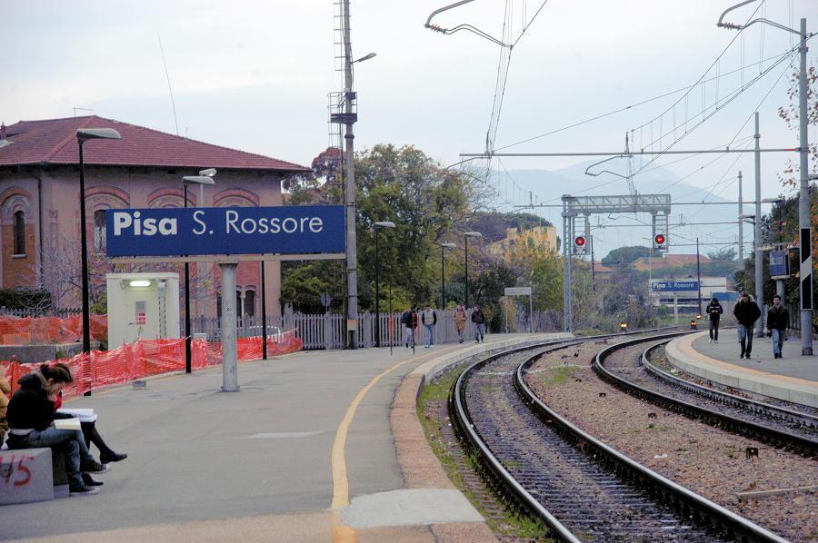 STAZIONE FERROVIARIA DI SAN ROSSORE
Uno scorcio dei due binari della stazione ferroviaria di San Rossore.