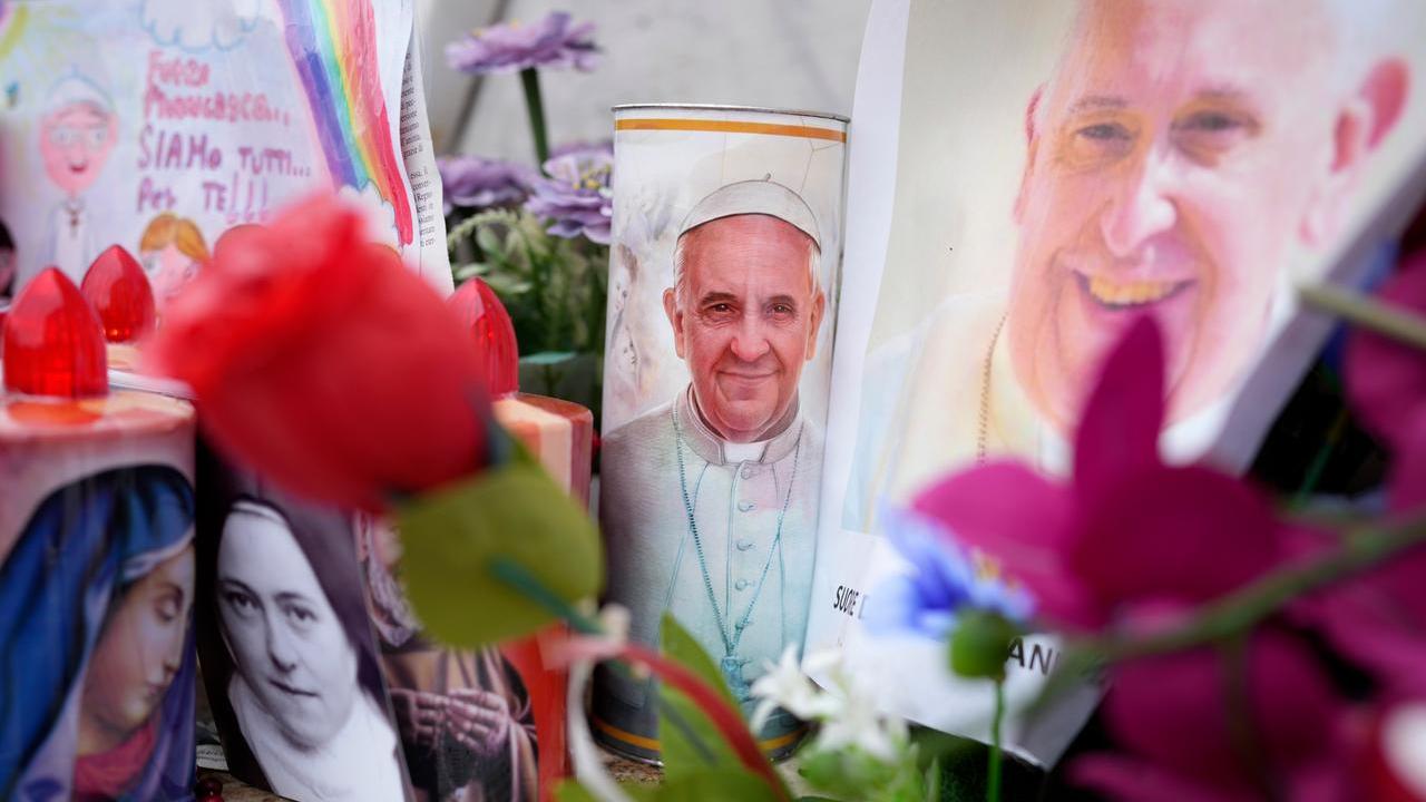 Per il Papa una notte tranquilla: piccoli segnali di miglioramento