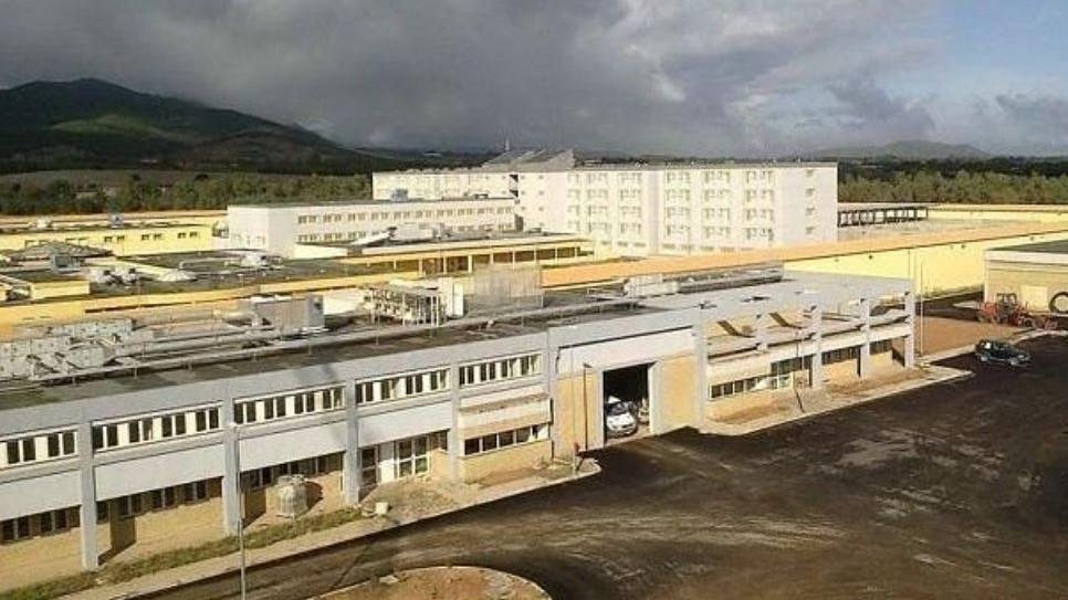 Minaccia di morte il medico e i poliziotti