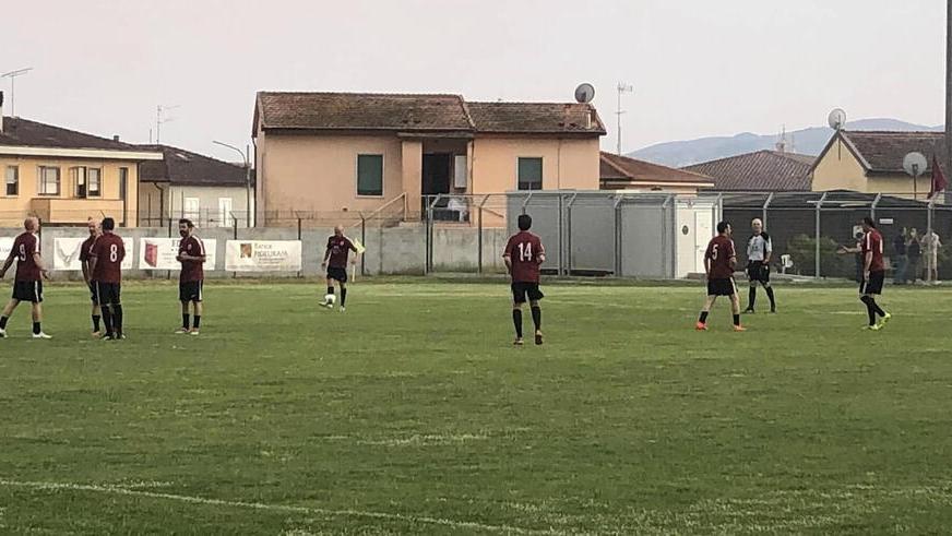 Una partita di calcio al campo sportivo Brunner di Forcoli nel comune di Palaia (Foto d’archivio)