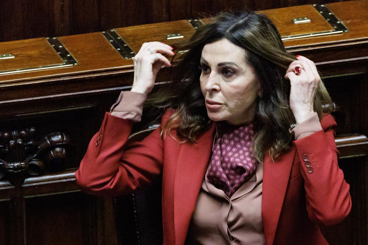 
	La ministra Santanch&eacute; durante il voto di sfiducia

