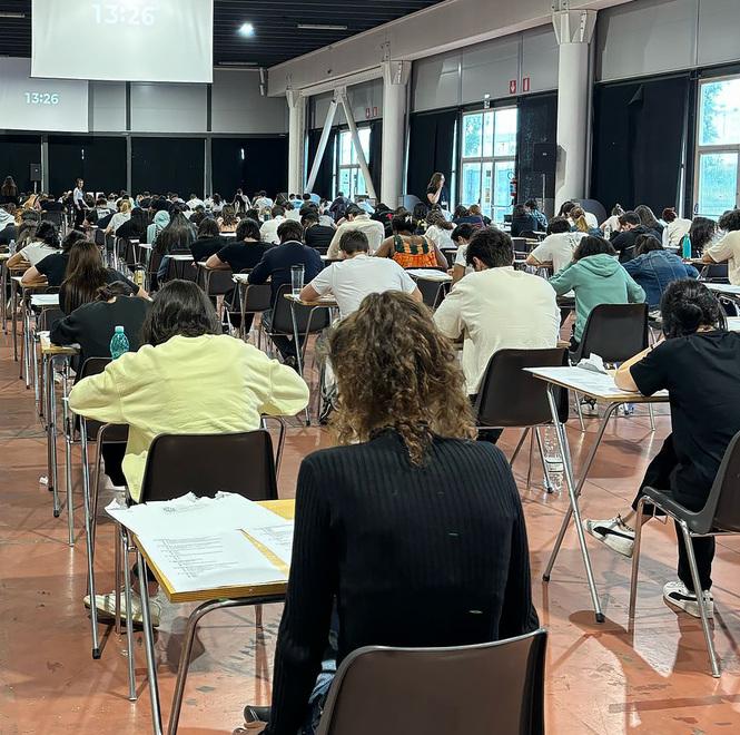 Intelligenza artificiale in classe, benefici e compiti copiati