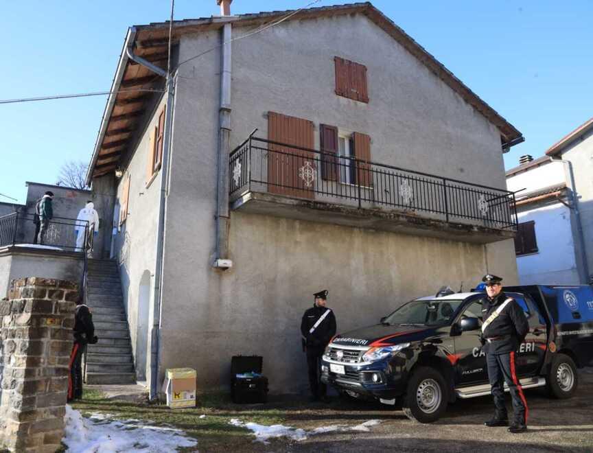 
	I carabinieri durante il&nbsp;sopralluogo alla casa della 31enne scomparsa

