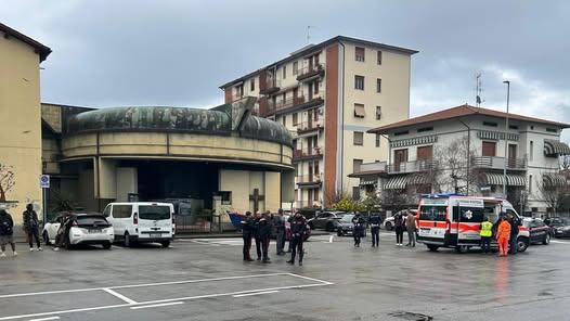 I soccorsi durante la precedente lite a bastonate tra i due 