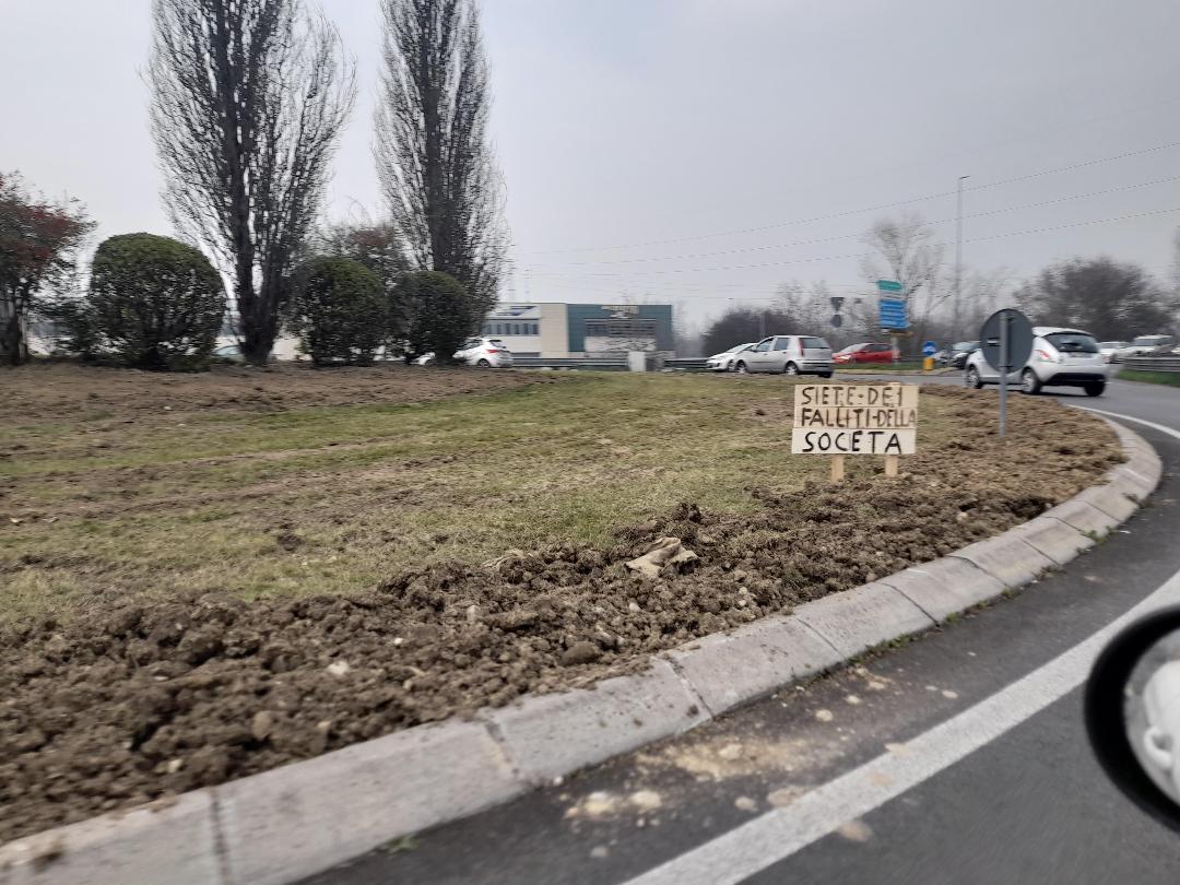 «Costretto a smembrare la rotonda che mi è costata 30mila euro»