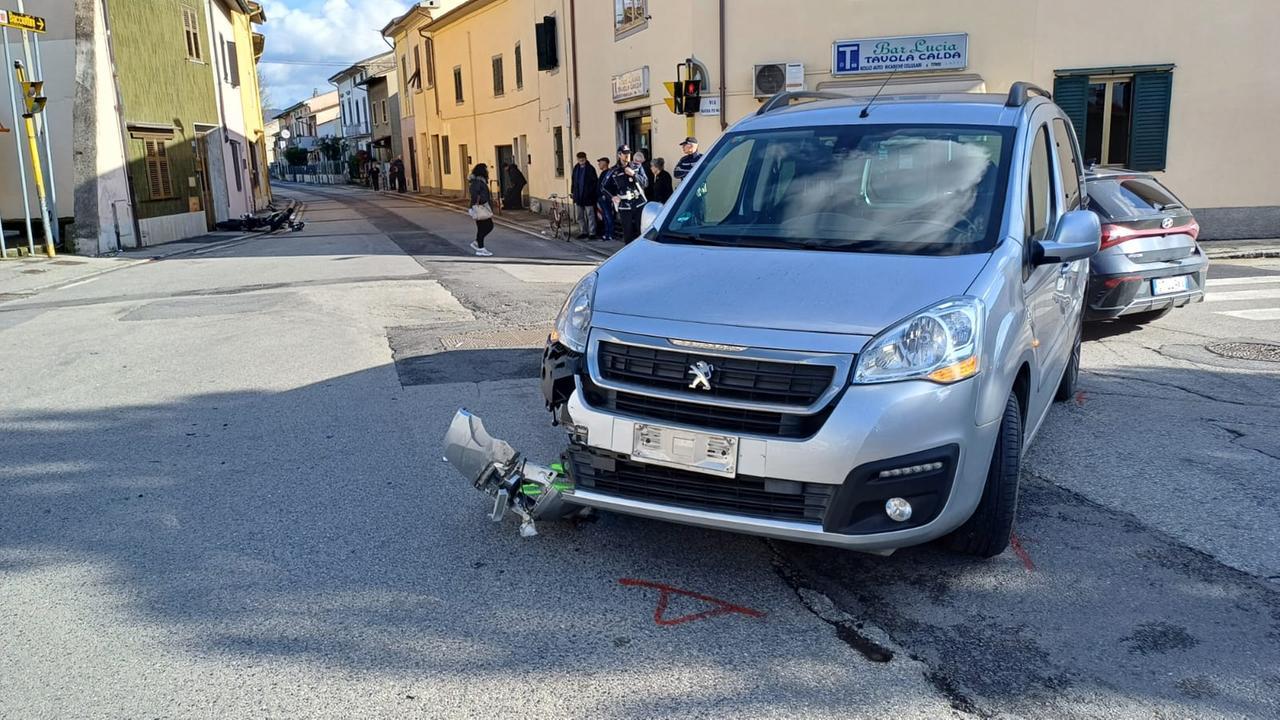 Il furgoncino coinvolto nell'incidente stradale