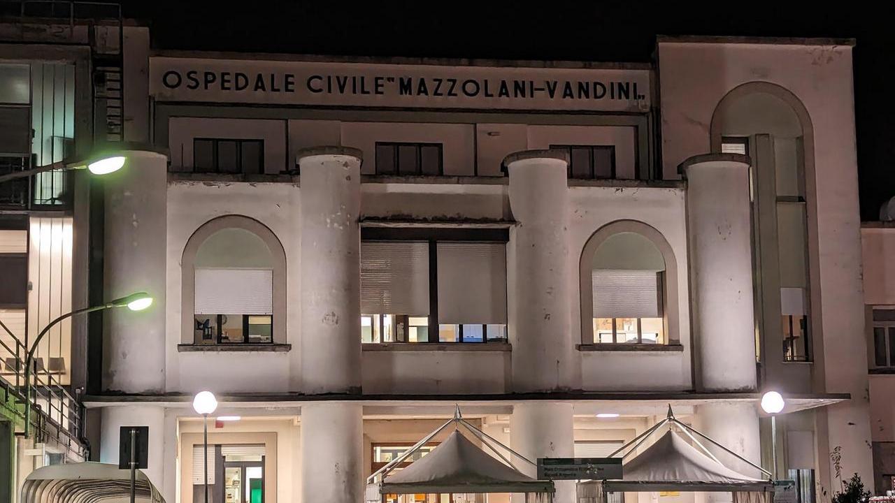 Argenta, va all’ospedale con un martello: bloccato dai carabinieri