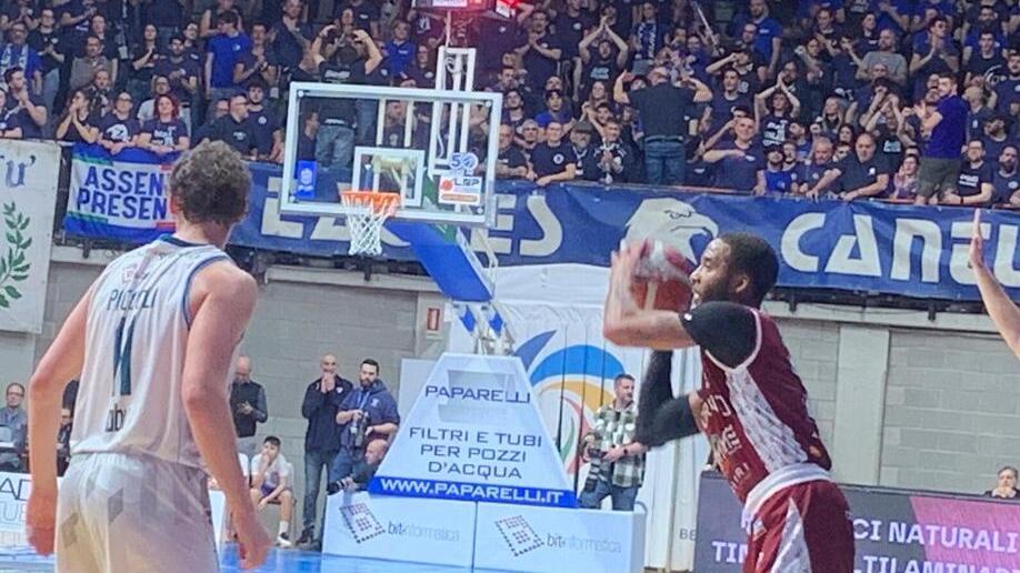 Adrian Banks autore di una prova incolore