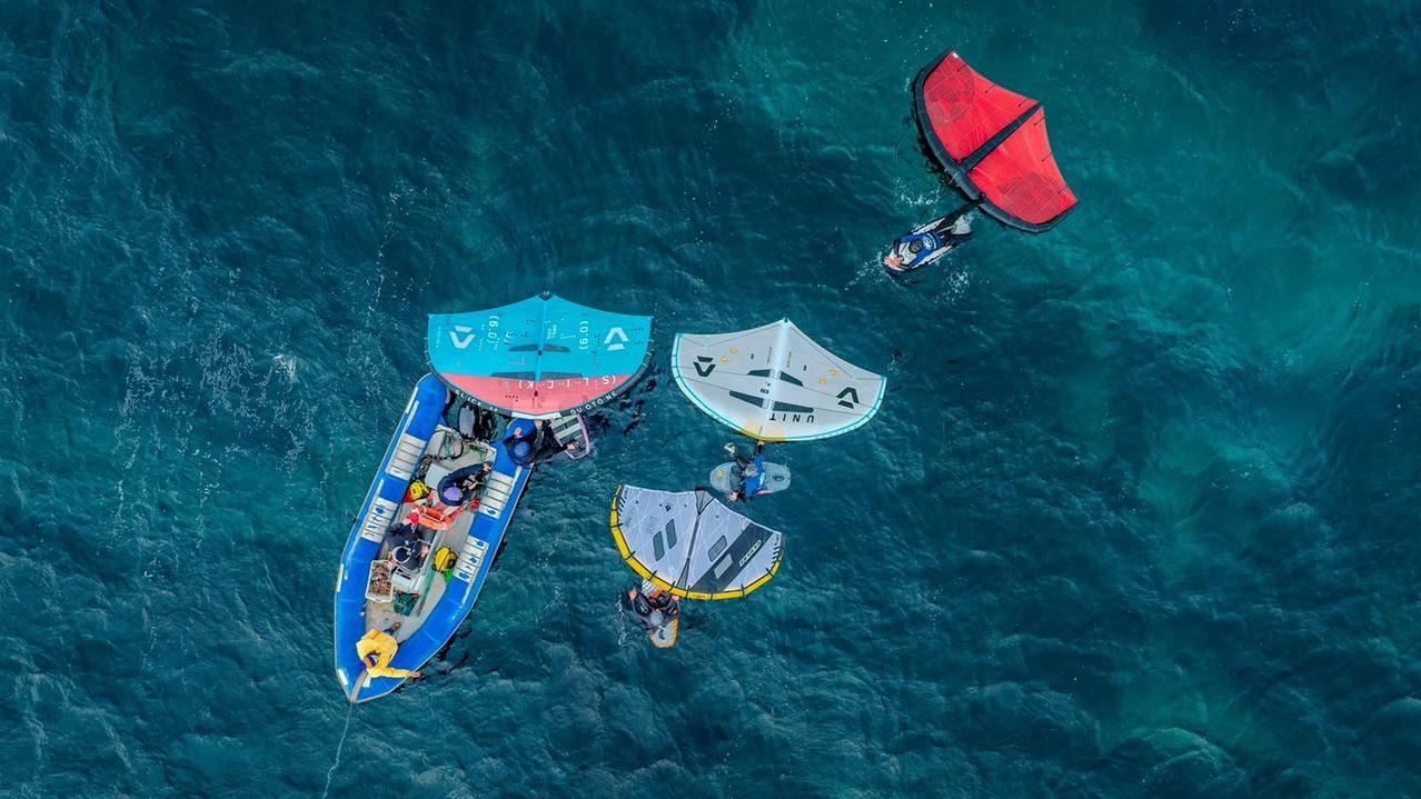 Livorno e il riposo blu degli atleti WingFoil ai Tre Ponti. Grazie a Marc Saylon