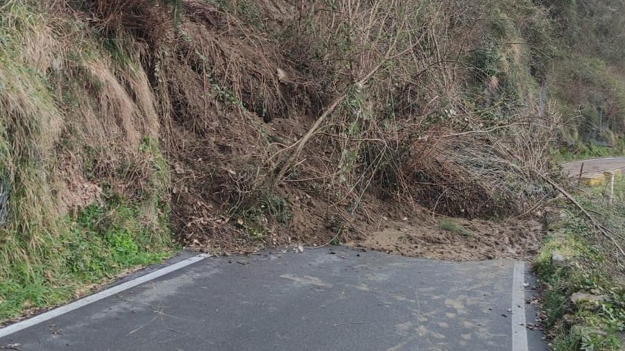 Matraia, strada chiusa per una frana da due settimane