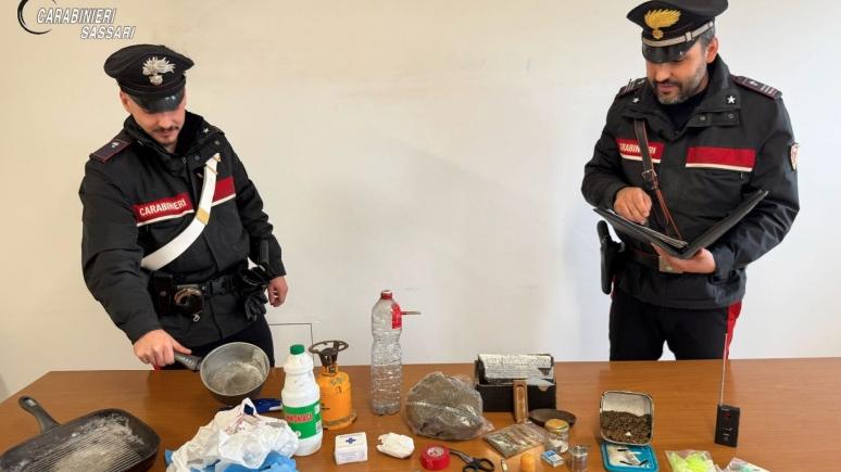 I carabinieri scoprono un laboratorio per la produzione della droga