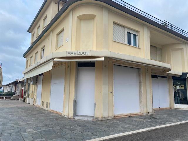 
	I locali fino a pochi giorni fa occupati dalla Profumeria Frediani

