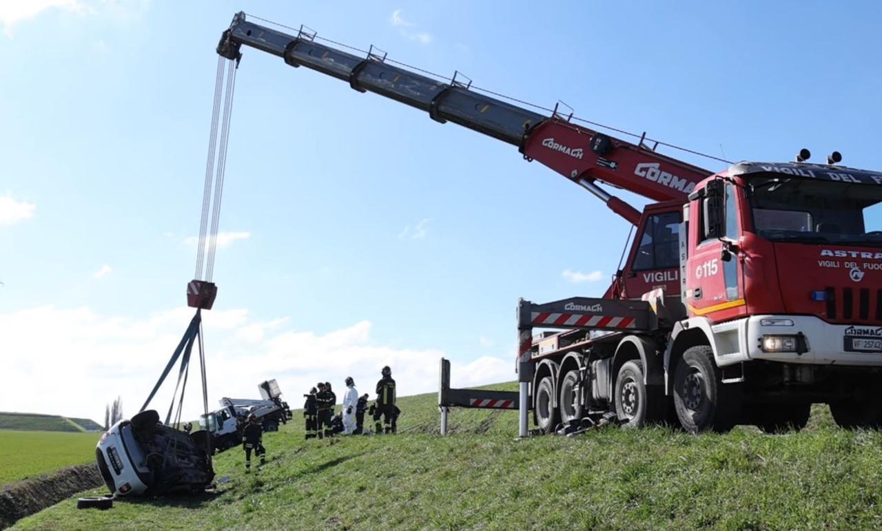 Scontro tra un’auto e un camioncino a Bondeno, morto un cinquantenne