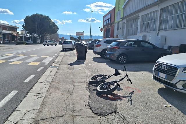 
	La bicicletta a terra dopo l'incidente

