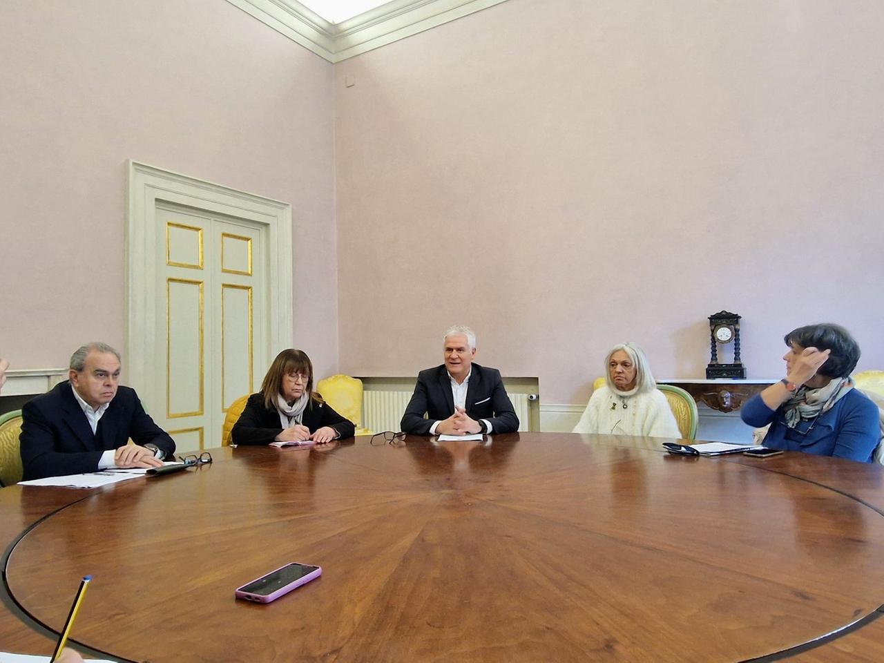 
	Al centro il presidente della Provincia, Marcello Pierucci con alcuni dei consulenti


