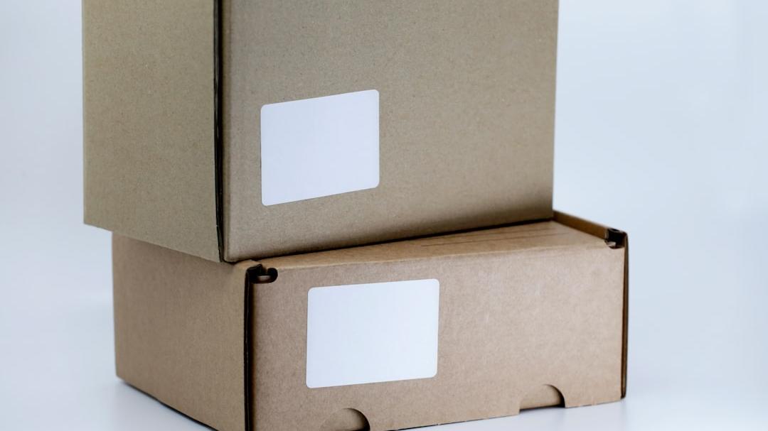 Al "blind sale" si comprano pacchi smarriti senza conoscere il contenuto