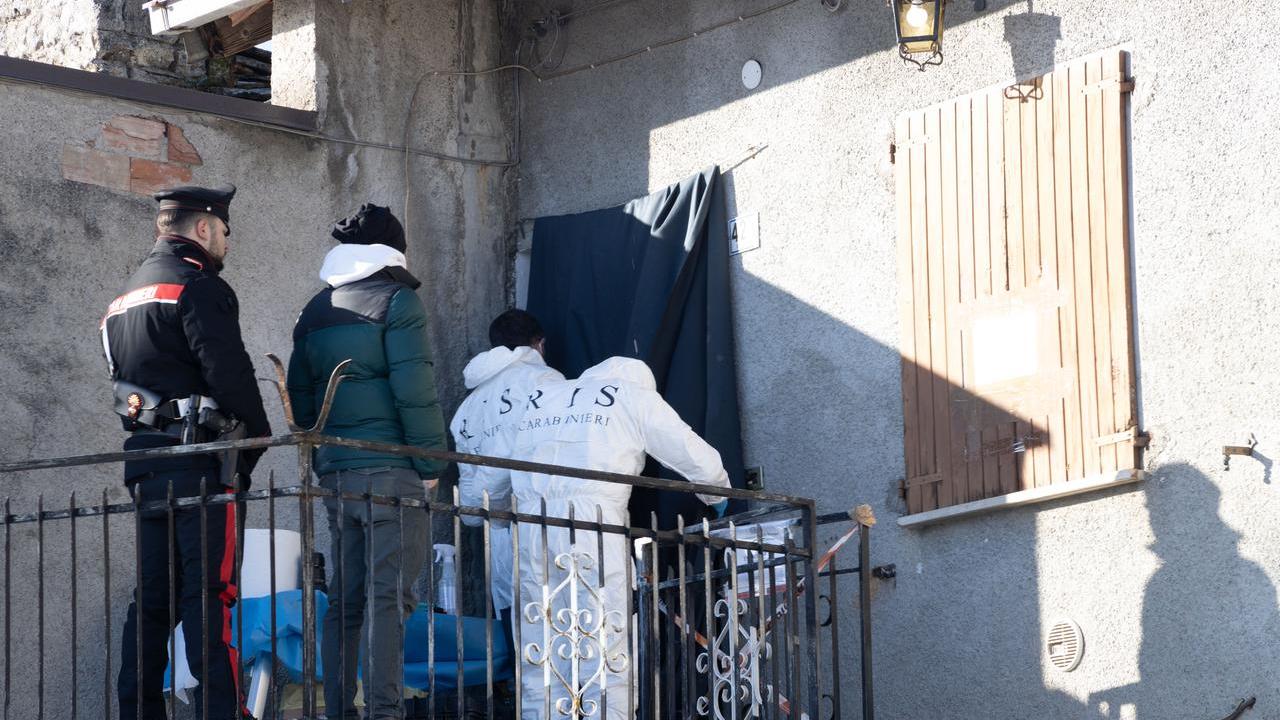 Un sopralluogo dei carabinieri nella casa di Vitriola