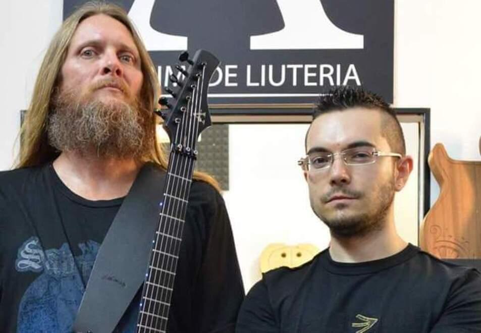 Stefano Mura, il liutaio di Sassari amato dalle star della musica