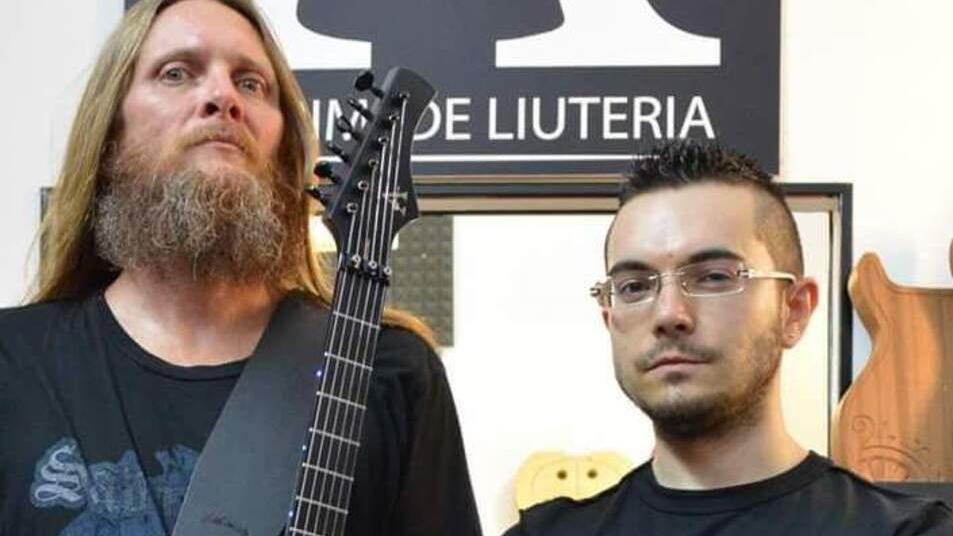 Stefano Mura, il liutaio di Sassari amato dalle star della musica