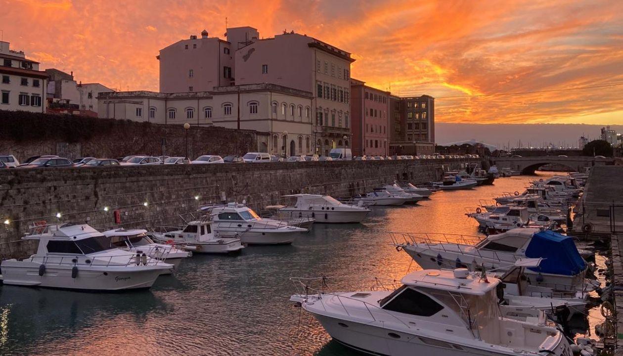 Livorno, il fosso Reale che abbraccia il tramonto. Grazie a Giuliano Cappelli