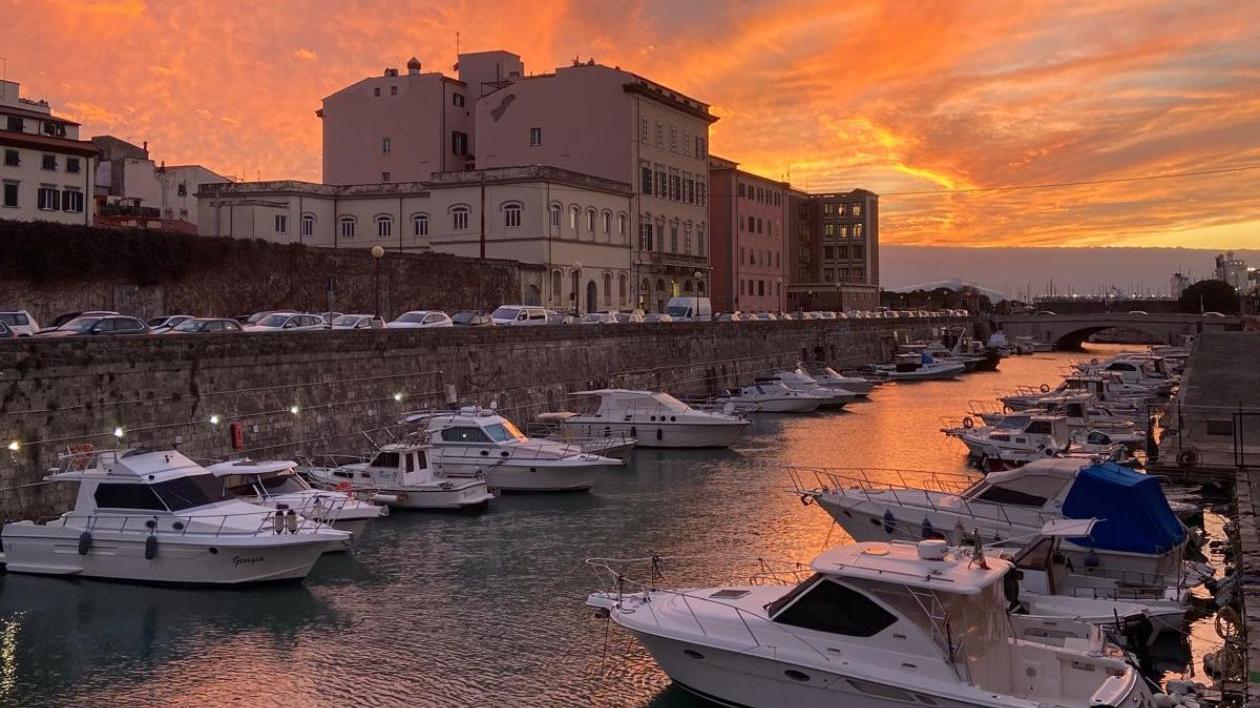 Livorno, il fosso Reale che abbraccia il tramonto. Grazie a Giuliano Cappelli