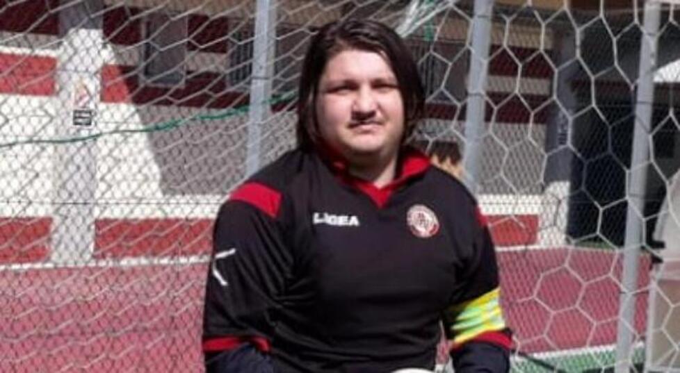 Livorno, muore nel sonno a 29 anni nella sua casa: «Addio Roberto, eri un ragazzo buono»