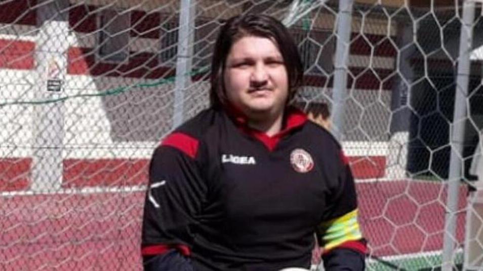 Livorno, muore nel sonno a 29 anni nella sua casa: «Addio Roberto, eri un ragazzo buono»